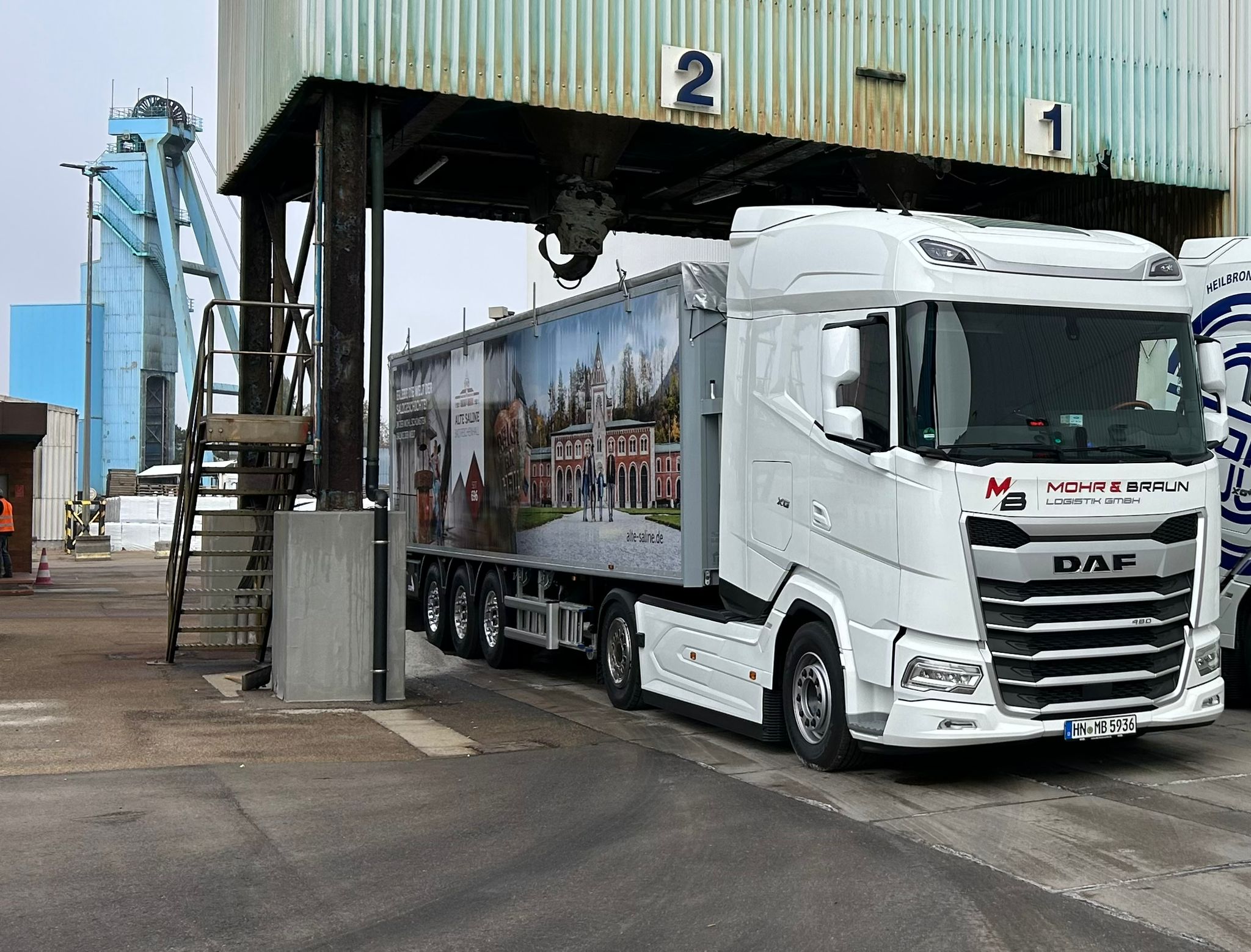 Schubboden-LKW bei der Beladung